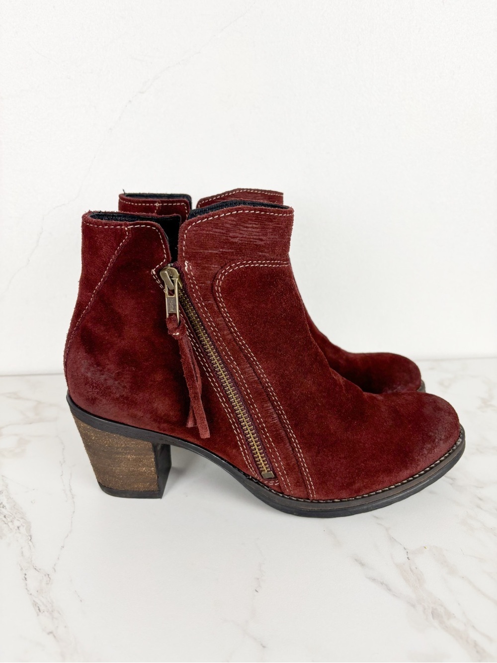 Taos Dillie Comfortable Wine Suede Ankle Booties Sz 8/8.5